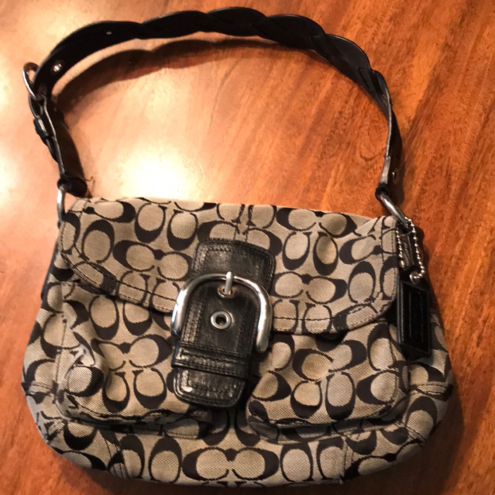 Medium size Coach shoulder bag